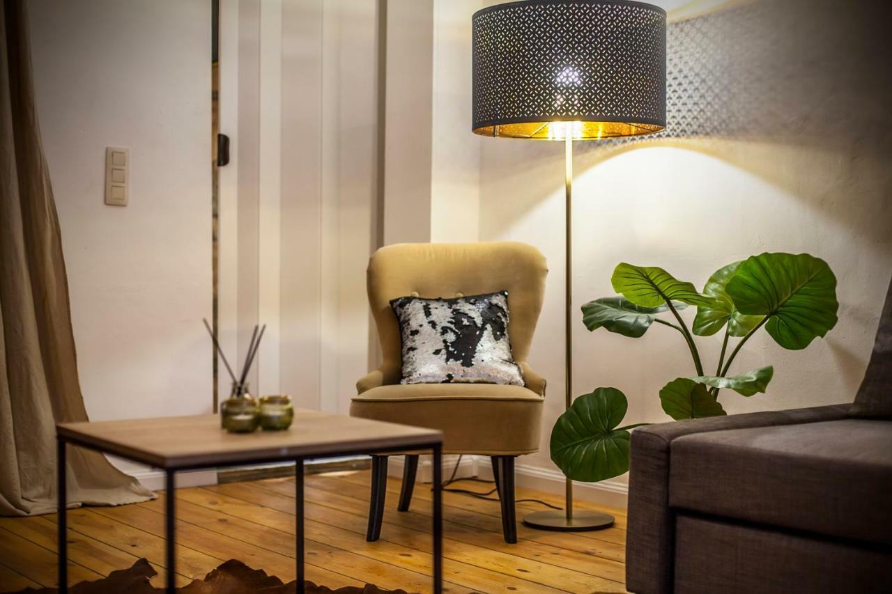 Apartment Daily - *
