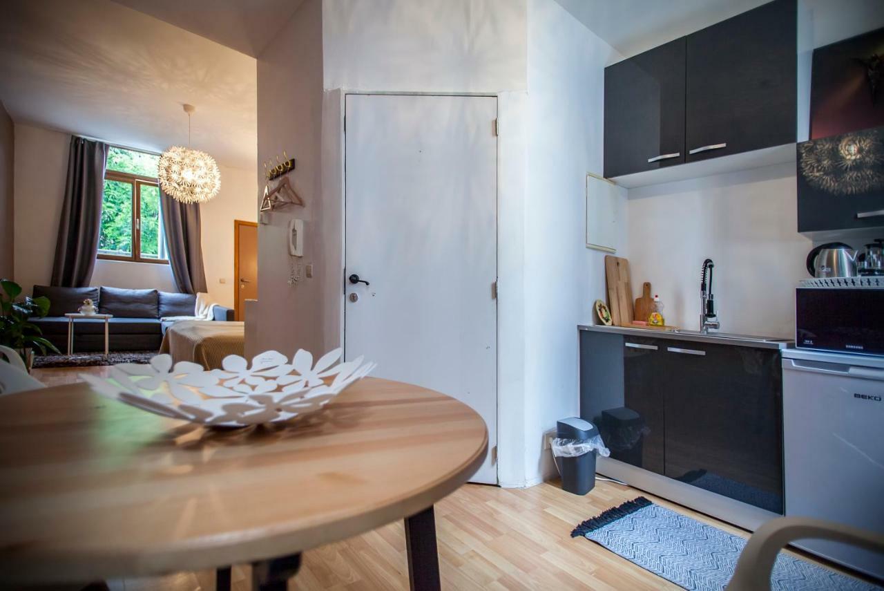Apartment Daily - *
